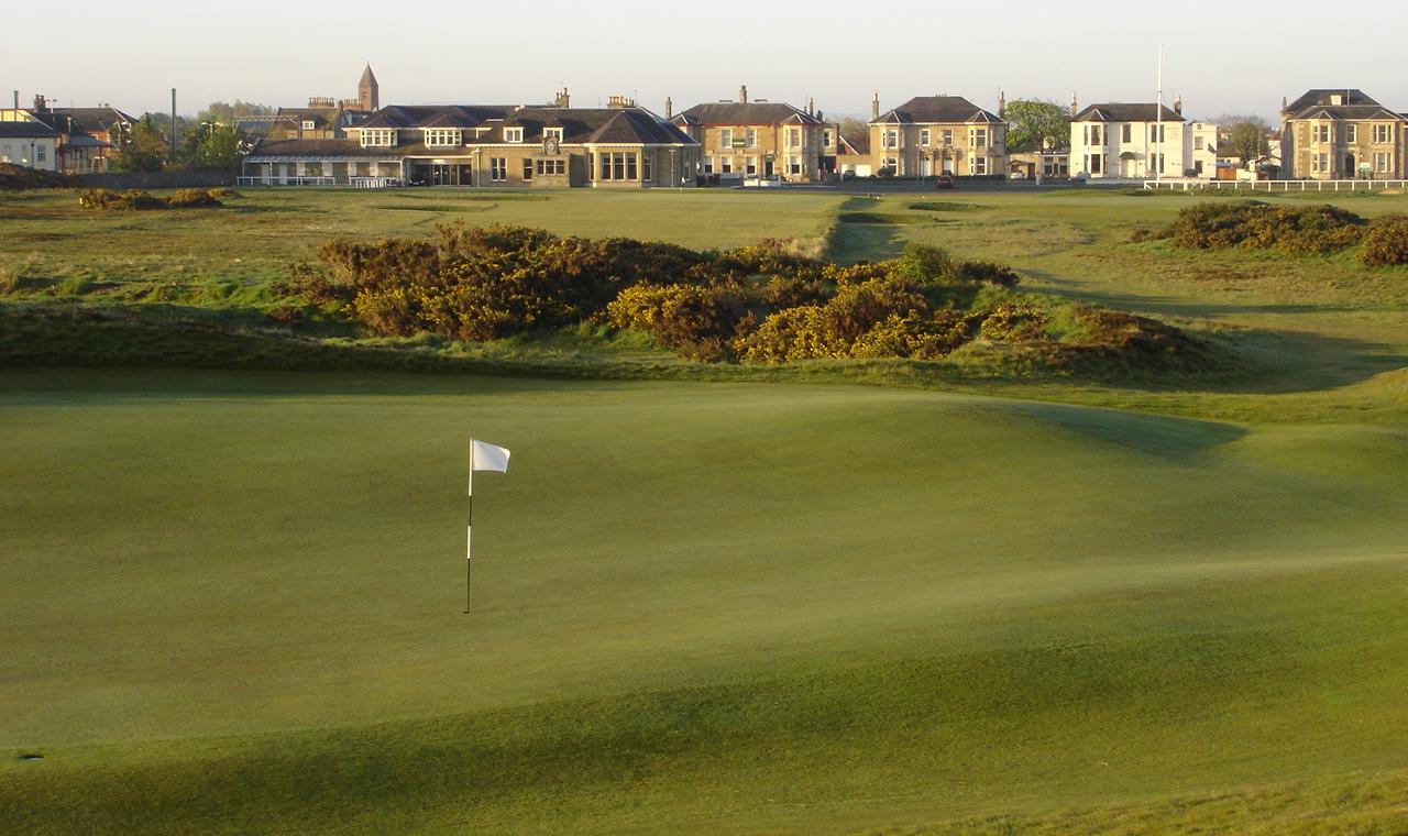 Old Prestwick 17th green