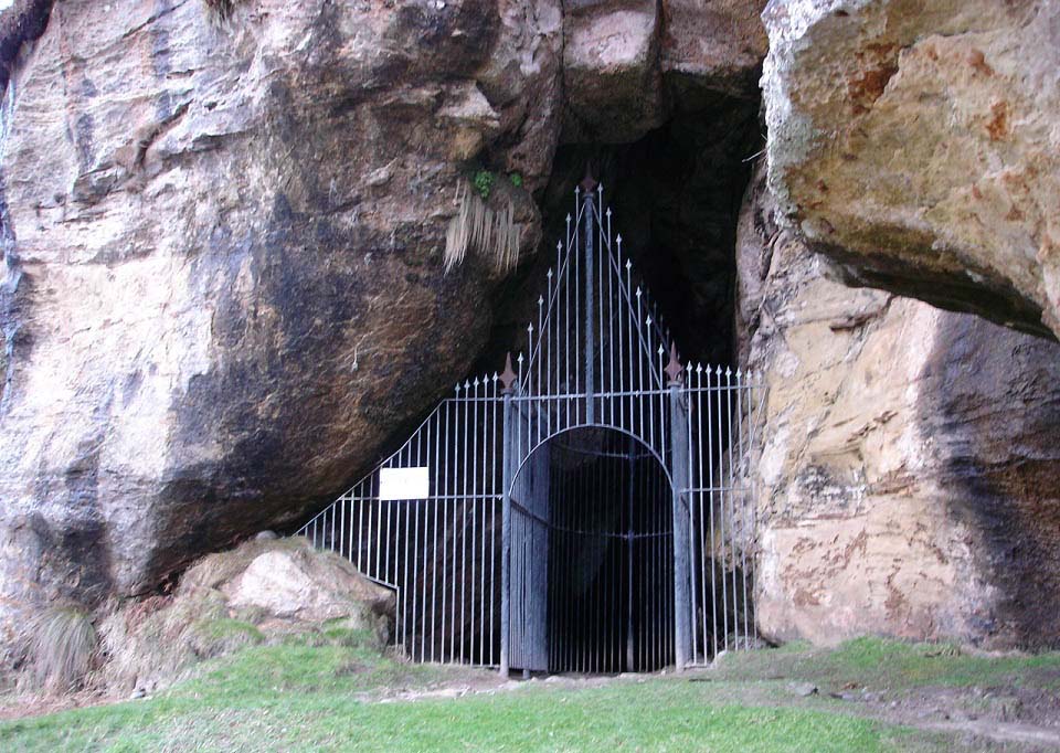 Kings Cave Arran image