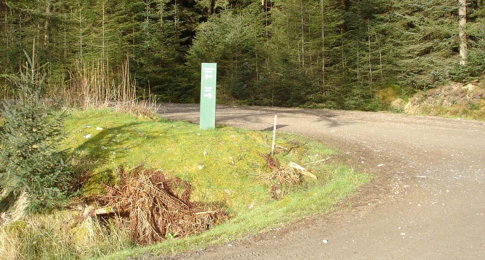 Tunskeen Bothy road image